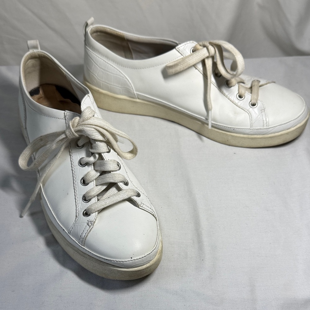 Vionic Winny White Leather Sneakers. 10.